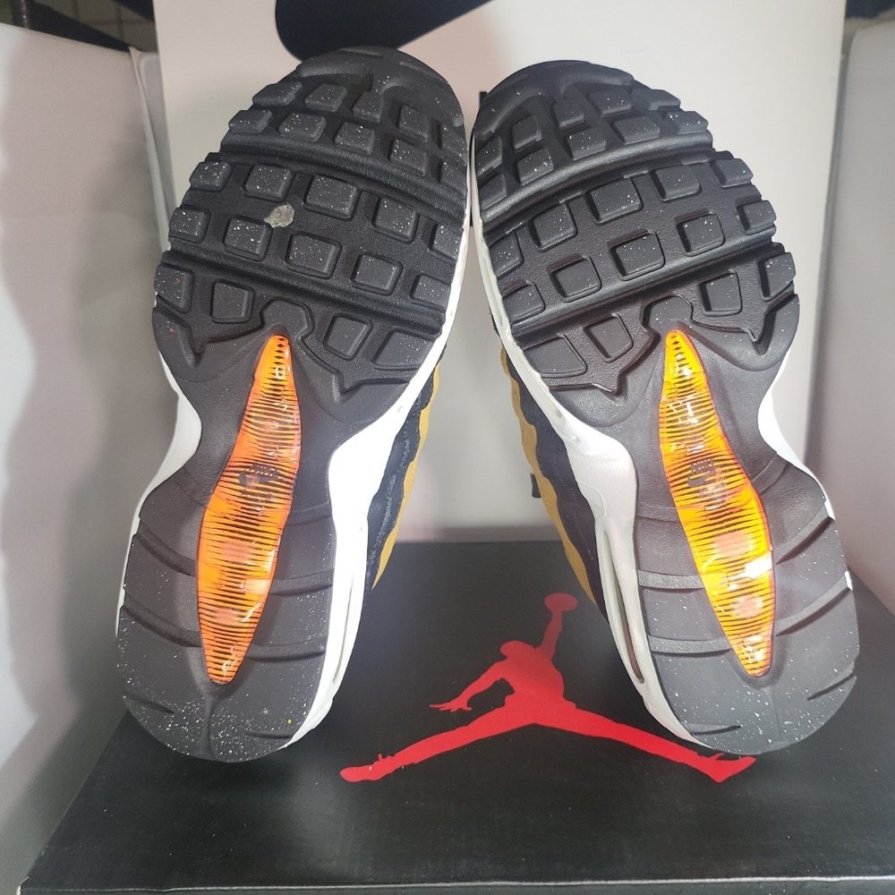 Size 7- Nike Air Max 95 Recraft (Black-Dark Smoke Grey) CJ3906-010.. Wmns 8.5.. - Picture 8 of 16